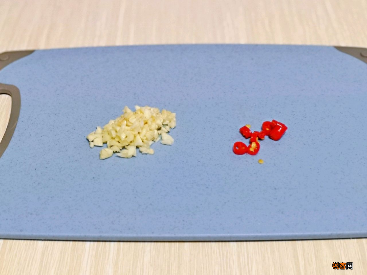 皮蛋豆腐的做法 爽口好吃味道赞