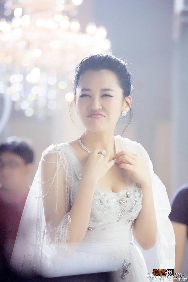 被称为“中国最美酒窝美女”的许晴,为何一直保持单身？