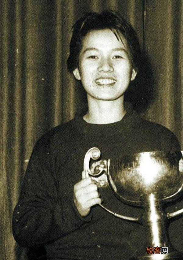 中国乒乓球队历史上最漂亮的女运动员是谁？