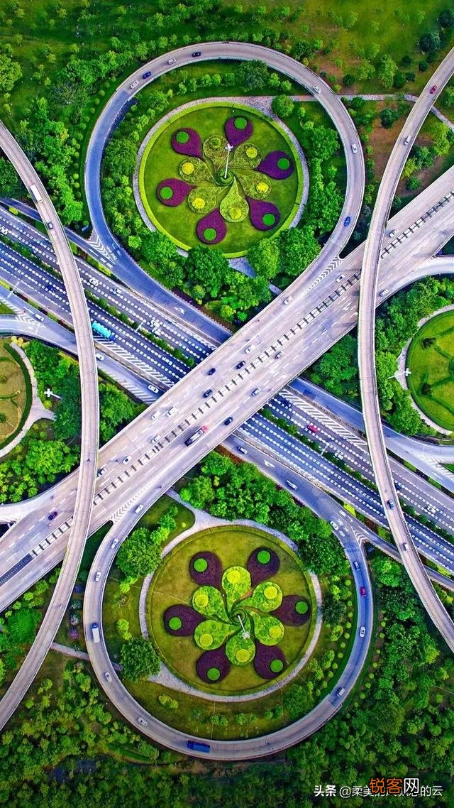 怎样理解“人从桥上过,桥流水不流”这句话？