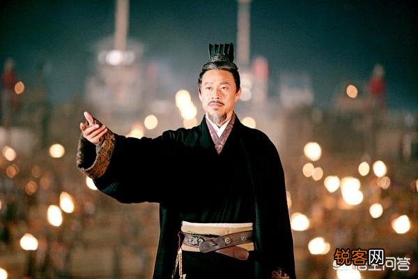 有哪些电影里有千军万马的大型战斗场面？