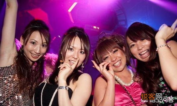 日本性开放,为何反而造成低生育率呢？这符合逻辑吗？