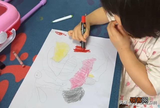 感觉儿子最近很喜欢涂涂画画,家人都很支持他去学画画,你们说到底该不该给他学啊？