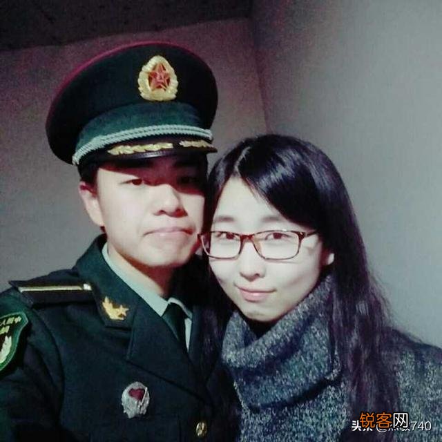 如果认识一个军校的朋友,聊的很投机,但只是普通朋友,现在想换一种关系更好地陪伴他,该准备什么？
