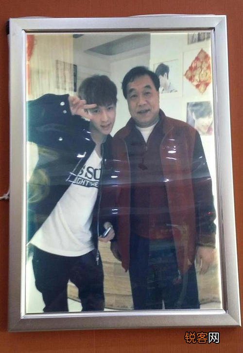 EXO12位成员现状 黄子韬回家继承父业，鹿晗因恋爱打烂一手好牌