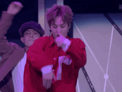 EXO12位成员现状 黄子韬回家继承父业，鹿晗因恋爱打烂一手好牌
