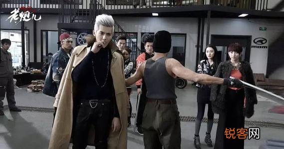 EXO12位成员现状 黄子韬回家继承父业，鹿晗因恋爱打烂一手好牌