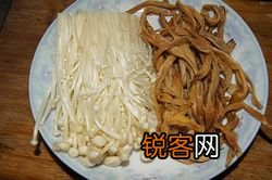 凉拌金针菇黄花菜的做法