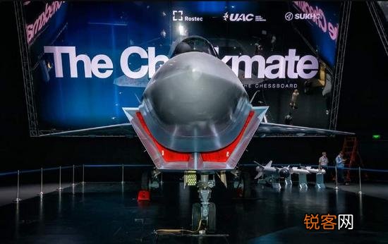 苏-57还没搞定,俄罗斯隐身棕子机又现身航展,美国人如何看？