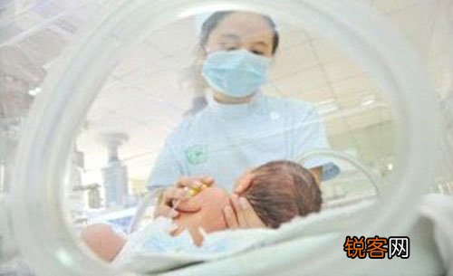 早产儿奶粉吃到多久，怎样转奶？看了就明白了