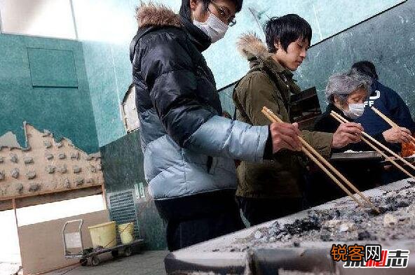 揭秘火葬场火化遗体全过程（谣言 火葬场工人吃130具女尸）