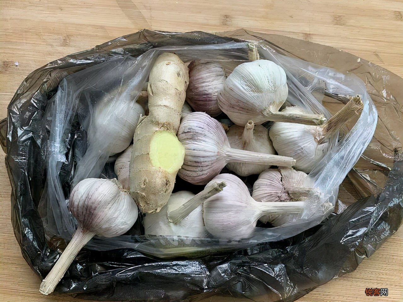 冬天大蒜容易发芽吗 记住这3个小窍门，大蒜放一年都不会发芽