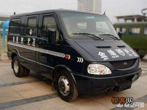 男子追运钞车被击毙,家属竟获赔180万,运钞员三年有期徒刑,你怎么看？