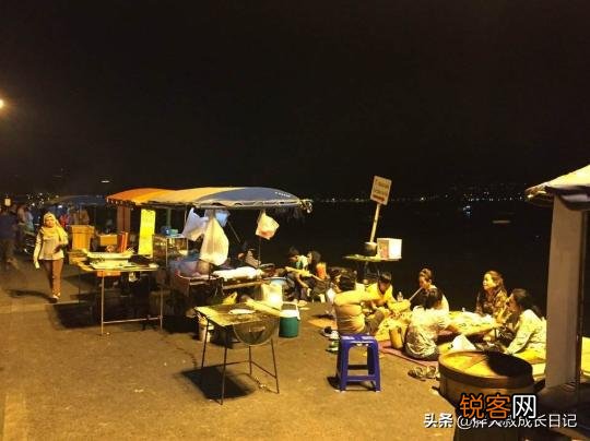 现在摆地摊卖什么赚钱最快？