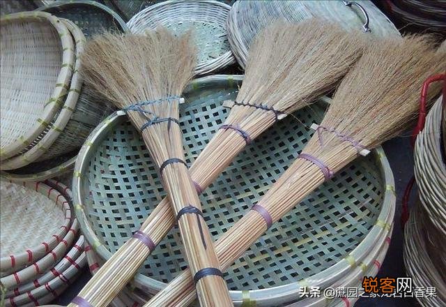 路边可以摆摊好,还是不摆摊好,为什么？合法你愿意摆摊吗？