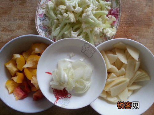 彩椒花菜炒土豆片