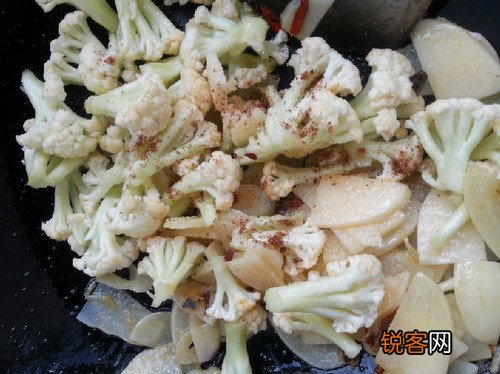 彩椒花菜炒土豆片