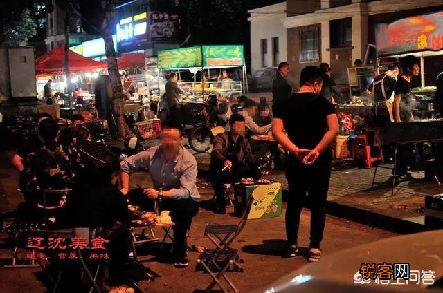 晚上想在夜市摆摊,请各位大神指点一下,卖点什么呢？