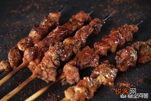 市场上小摊小贩卖的烧烤食品是垃圾食品吗？对人有害吗？食用安全吗？