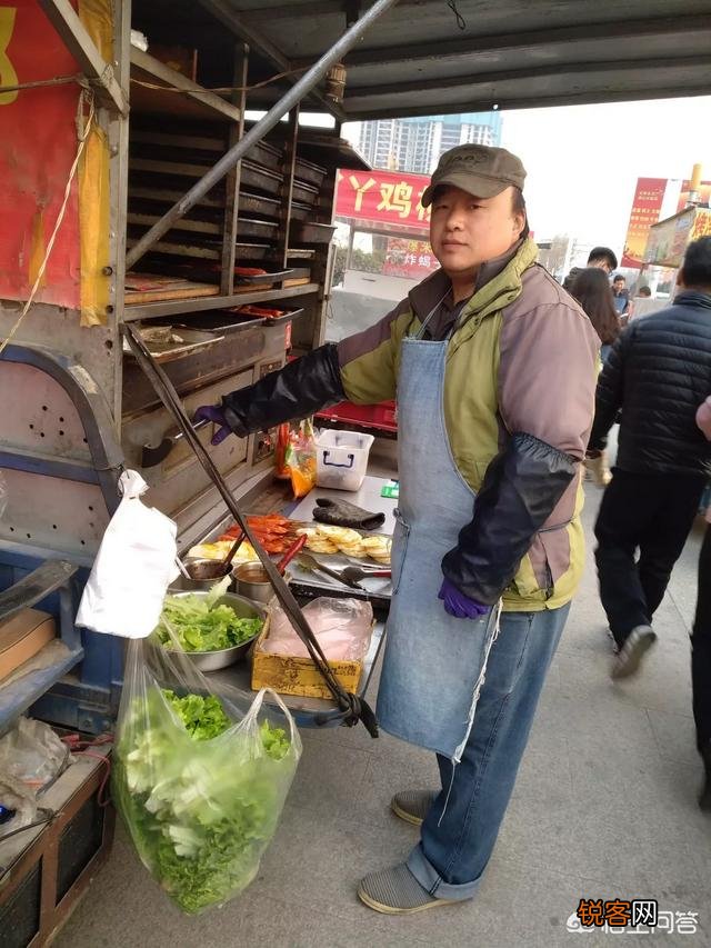摆摊一个月,刚开始生意还行,为何突然没生意了？