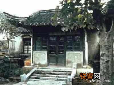 《陋室铭》中作者认为“陋室不陋”的关键是什么？
