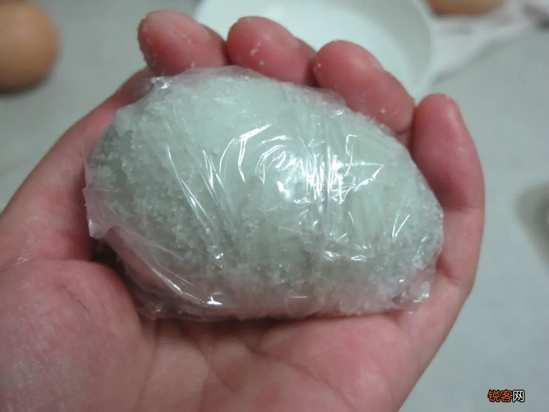 咸鸭蛋的腌制方法 起沙流油还不咸