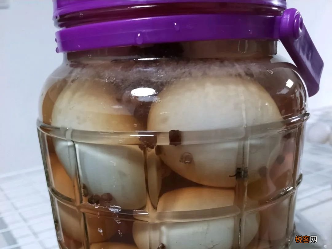咸鸭蛋的腌制方法 起沙流油还不咸