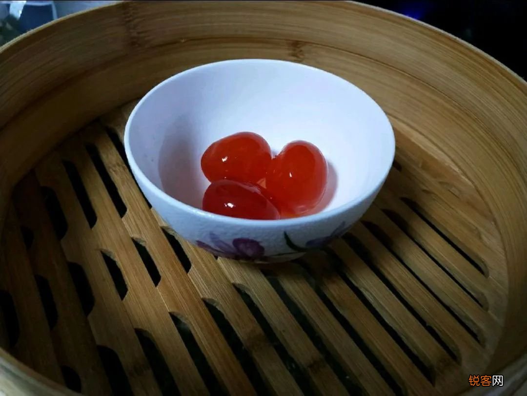 咸鸭蛋的腌制方法 起沙流油还不咸