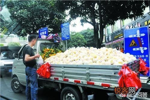 为什么路边摊的水果比超市价格还贵？