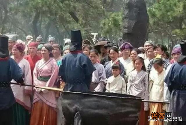 窦娥被官府冤杀,为什么却发下“三年大旱”毒誓,拉老百姓垫背？