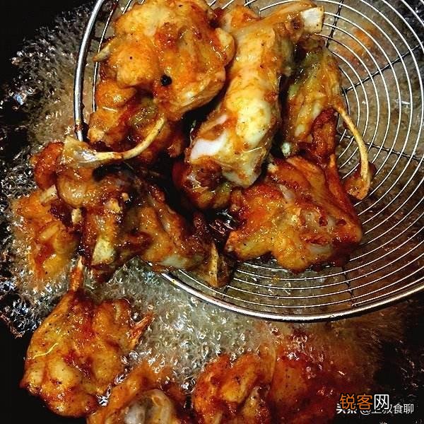 街边小摊,炸鸡架骨15块钱一斤再送半斤,这个到底是什么肉？