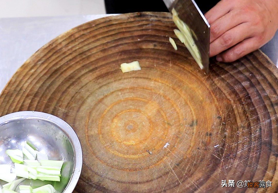 可乐鸡翅的家常做法 香而不腻，滑嫩入味