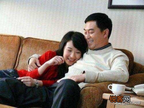 你觉得张嘉译是实力派演员吗？你欣赏他什么？