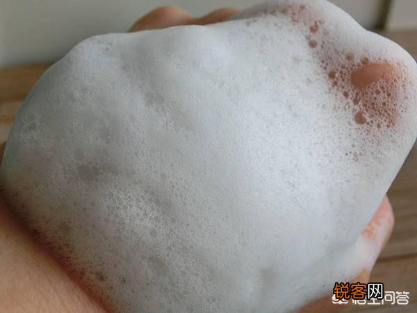 男士用什么洁面乳洗脸好？