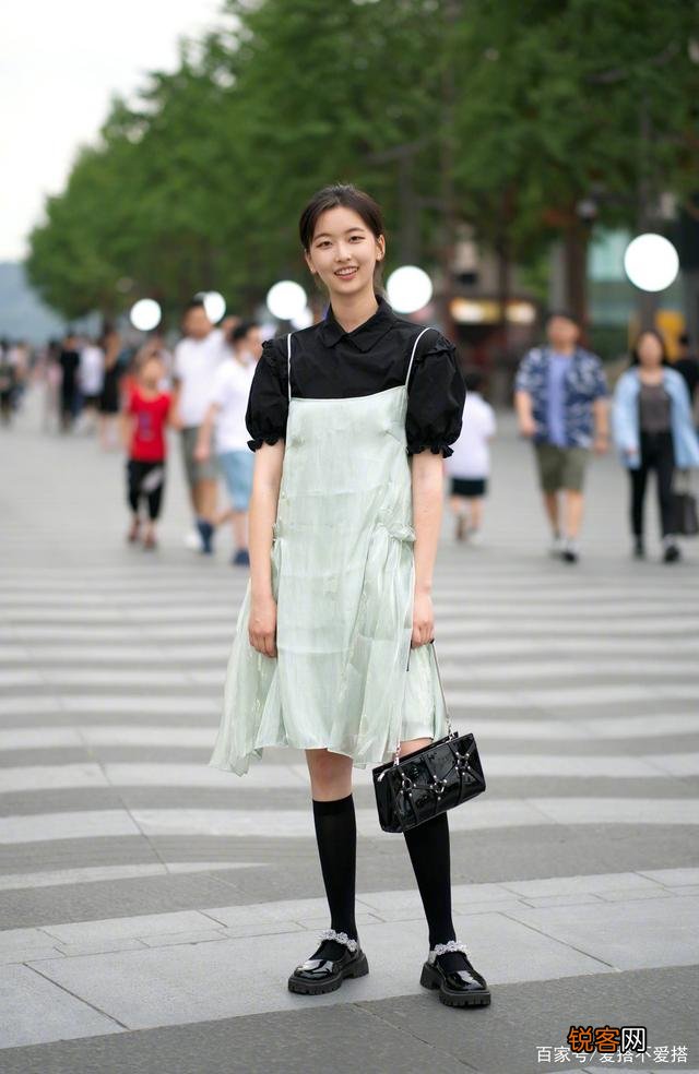 鞋子袜子搭配 时髦新潮还显高