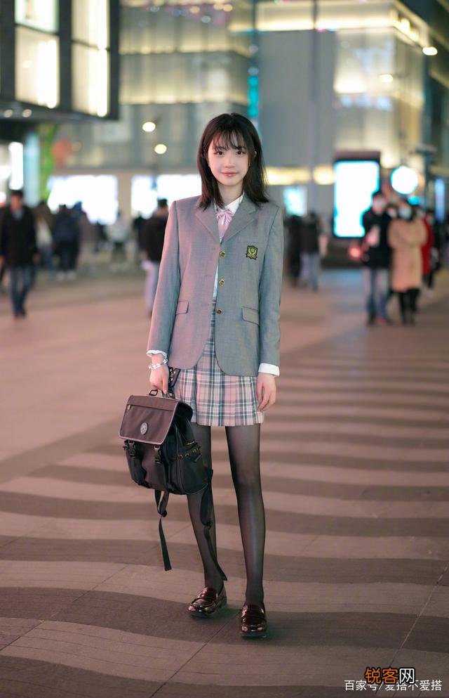 鞋子袜子搭配 时髦新潮还显高