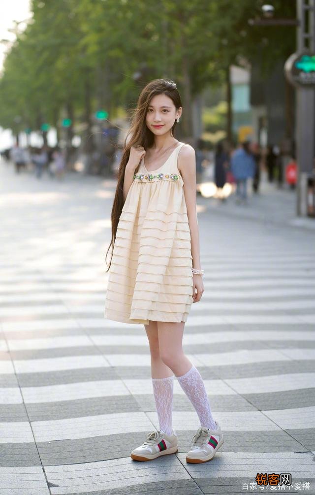 鞋子袜子搭配 时髦新潮还显高
