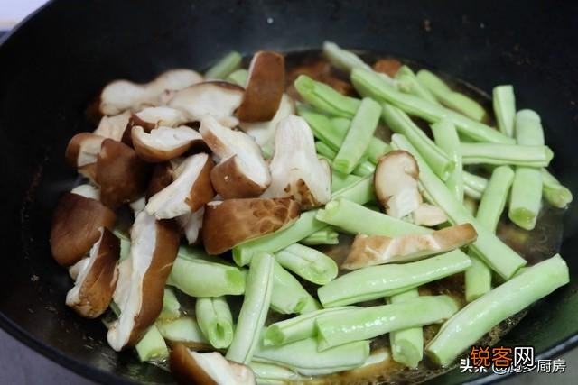 炖排骨的最佳配菜 营养美味更好吃