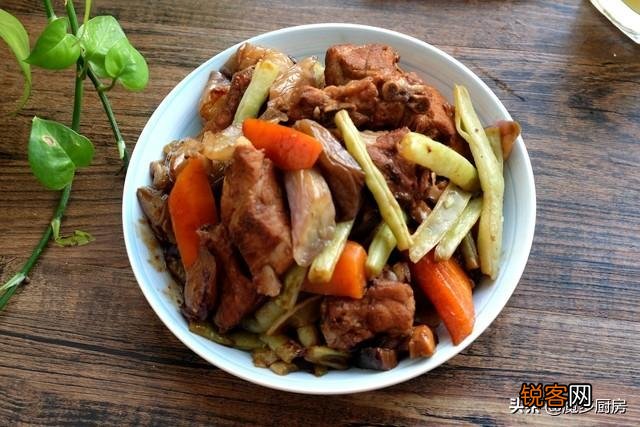 炖排骨的最佳配菜 营养美味更好吃