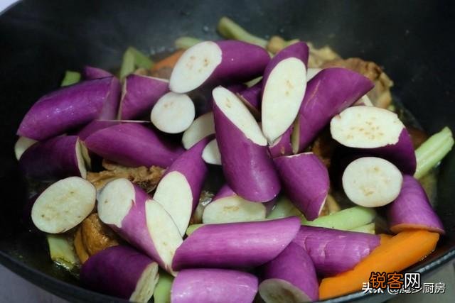 炖排骨的最佳配菜 营养美味更好吃