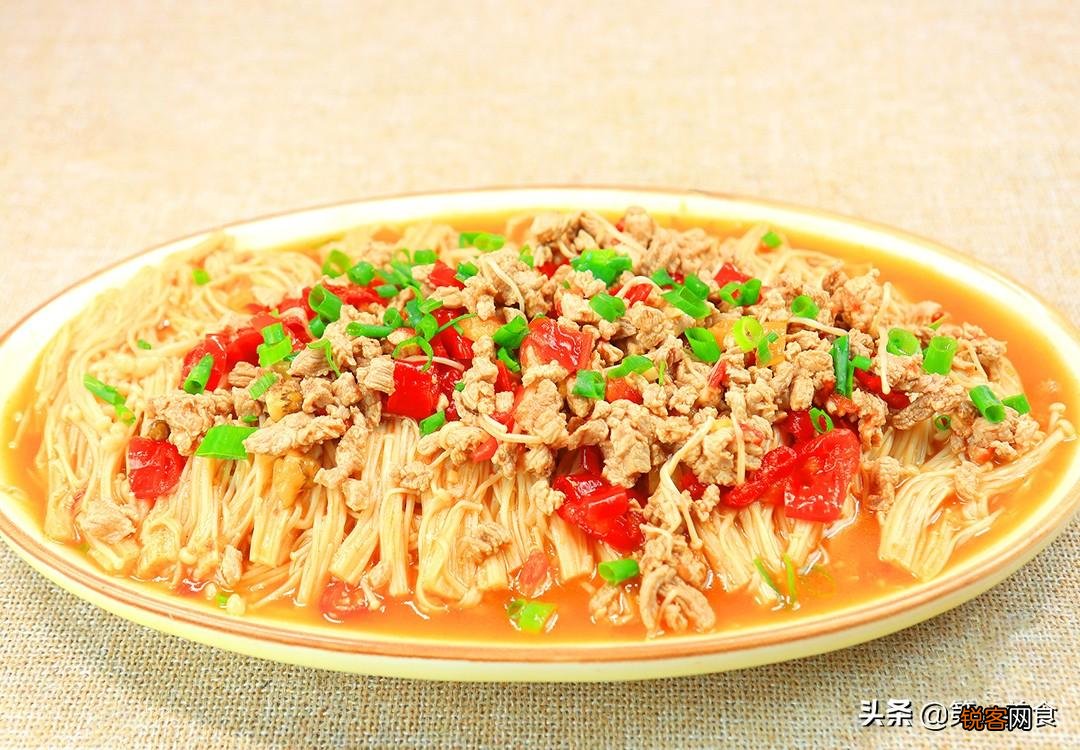 金针菇搭配它天生一对 脆嫩可口，鲜香入味，做一大盘不够吃