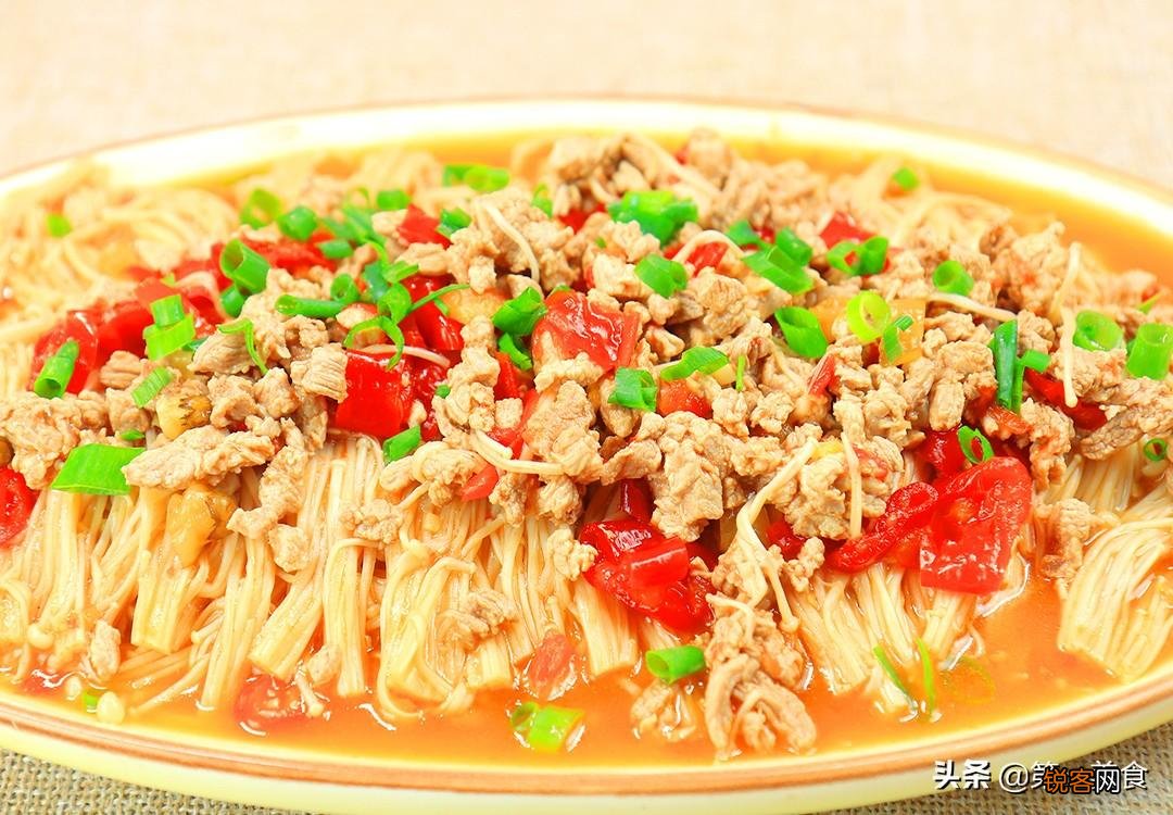 金针菇搭配它天生一对 脆嫩可口，鲜香入味，做一大盘不够吃