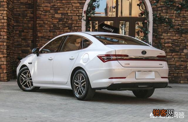 想买一款8到10万的车,有什么推荐？