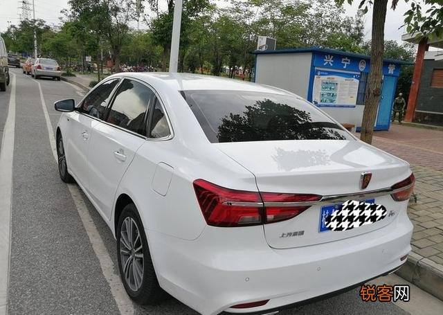想买一辆落地10万左右的小轿车,有什么推荐吗？