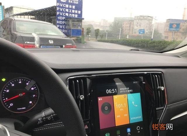 想买一辆落地10万左右的小轿车,有什么推荐吗？