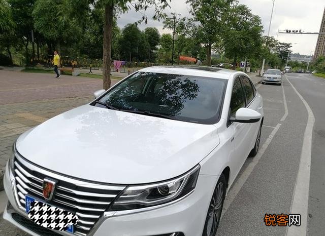 想买一辆落地10万左右的小轿车,有什么推荐吗？