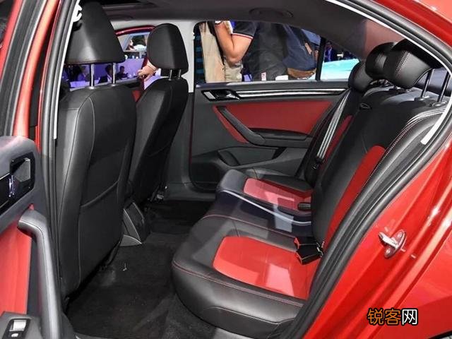 想买一辆落地10万左右的小轿车,有什么推荐吗？
