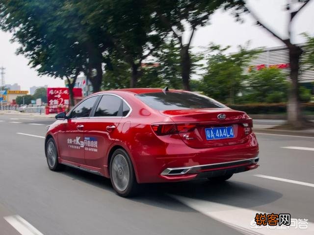 落地10万左右有什么好车推荐？要省油外观内饰好点的？