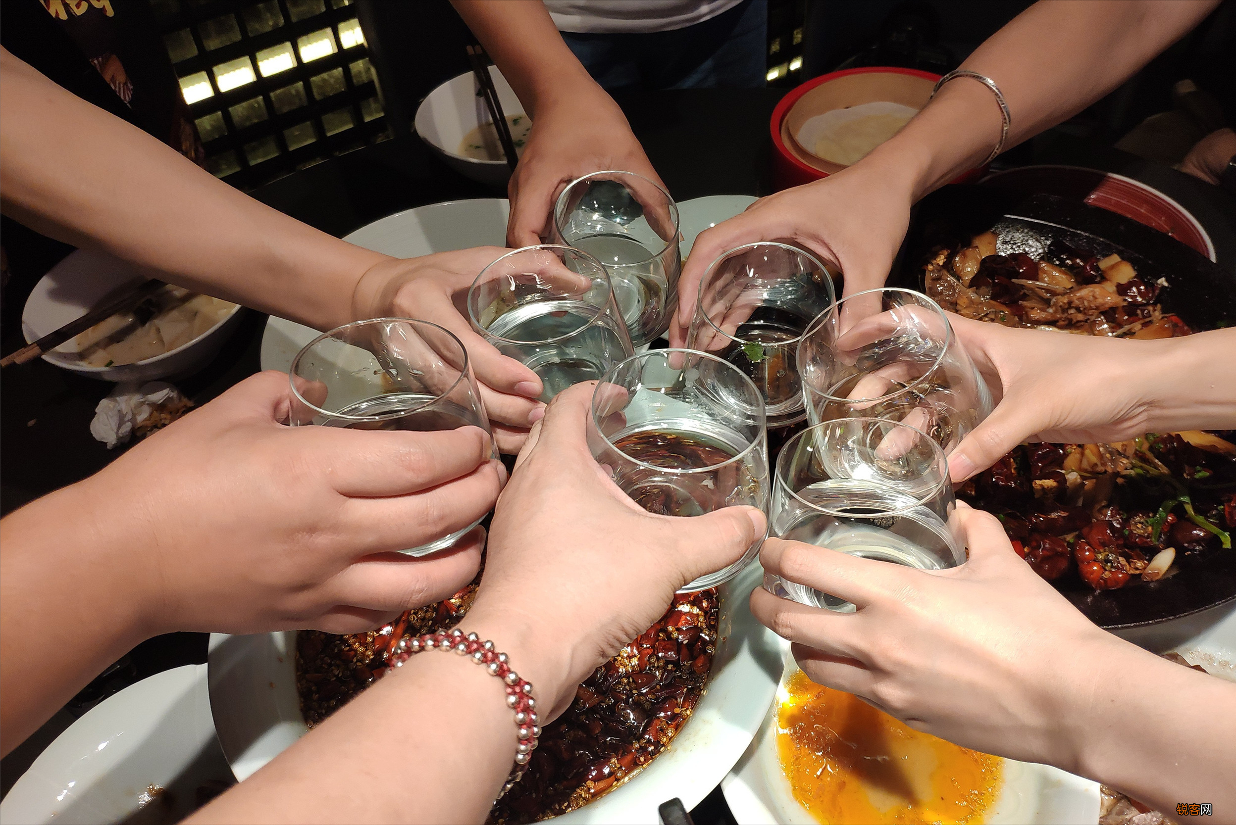 敬酒词怎么说 让全桌人对你刮目相看