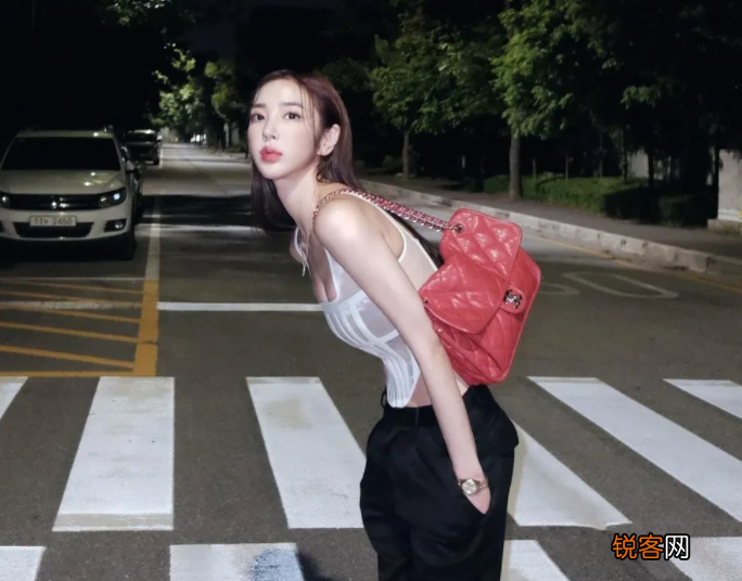 健身界的天花板李燕花 拥有苗条匀称的健美身材